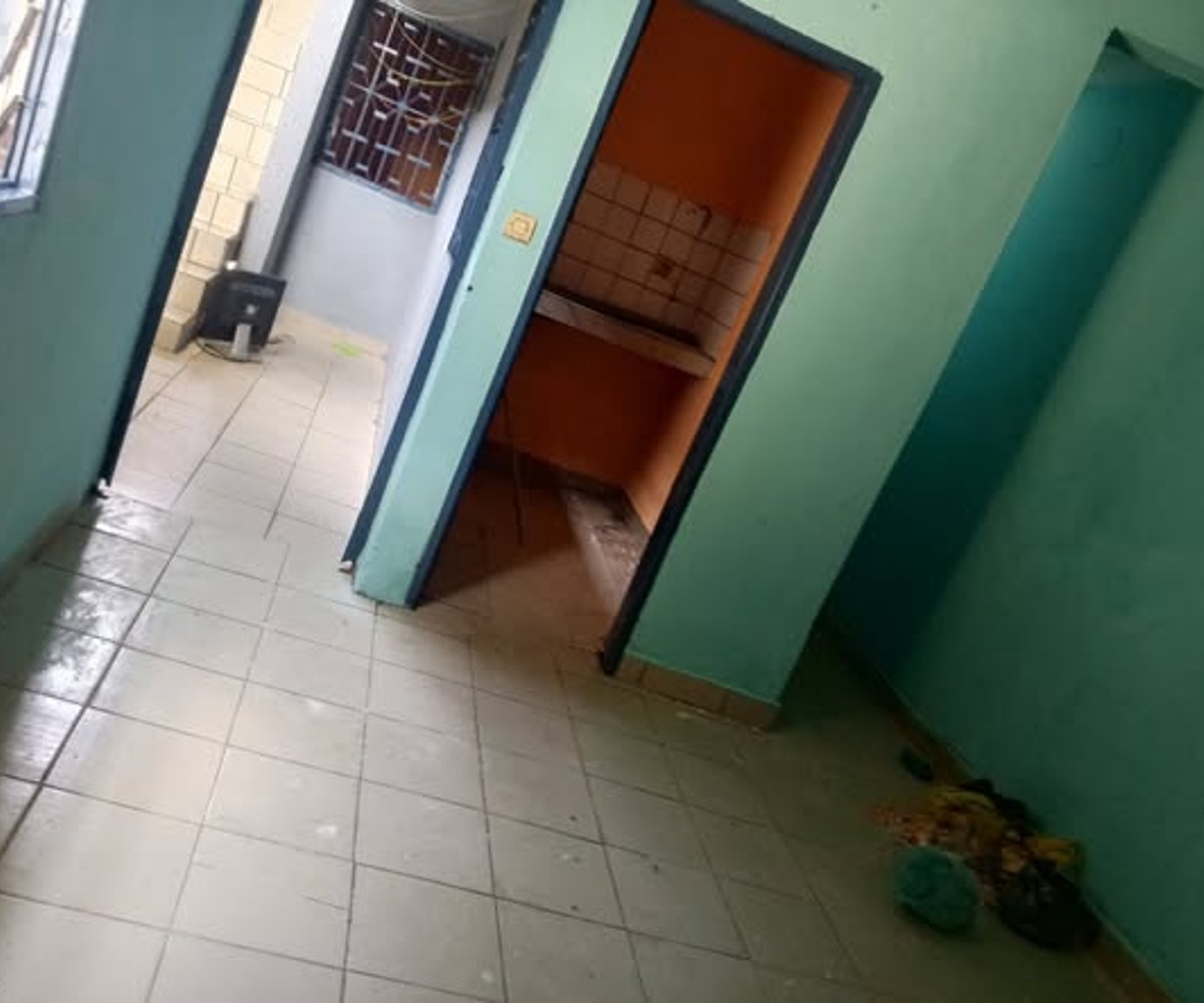 Studio à louer à Village, Douala
