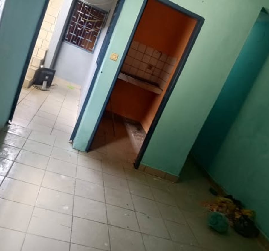 Studio à louer à Village, Douala