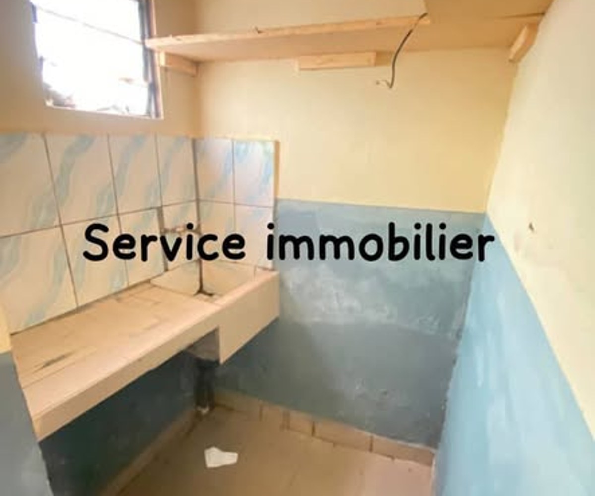 Chambre moderne à louer à École de Poste, Yaoundé
