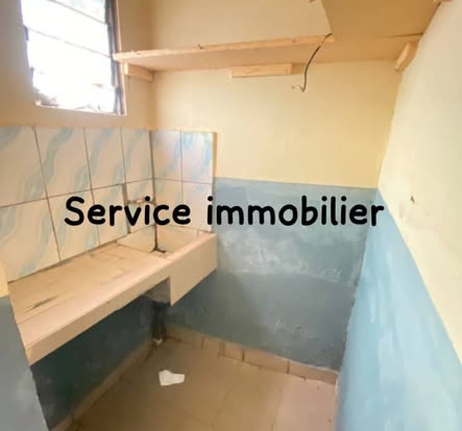 Chambre moderne à louer à École de Poste, Yaoundé