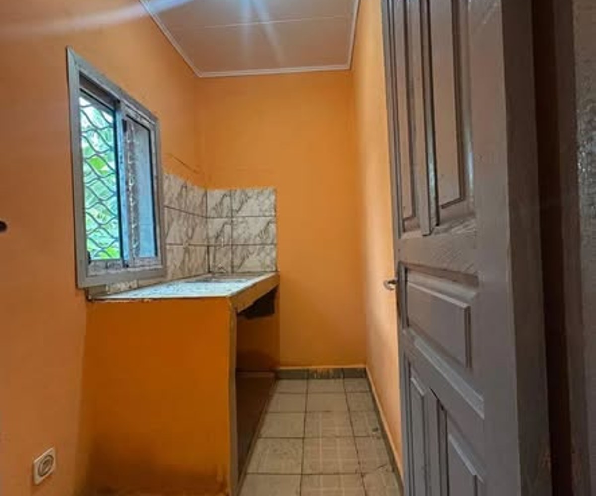 Studio moderne à louer - Ndogbong Vallée Conquête