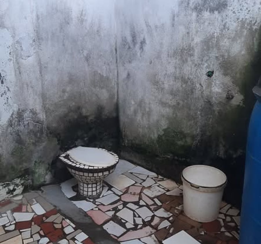 Chambre simple à louer à PK 10, Douala