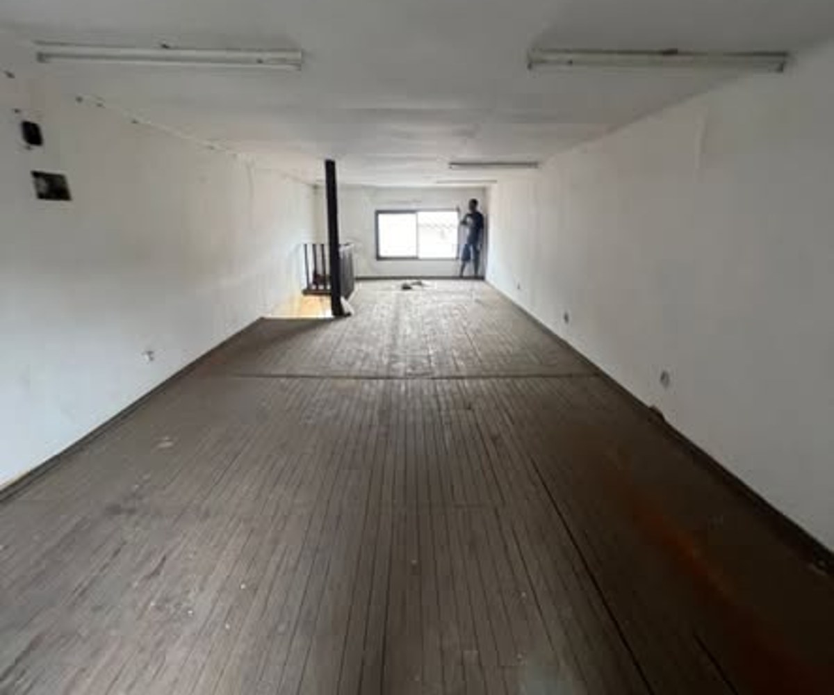 Espace commercial à louer à Deido, Douala
