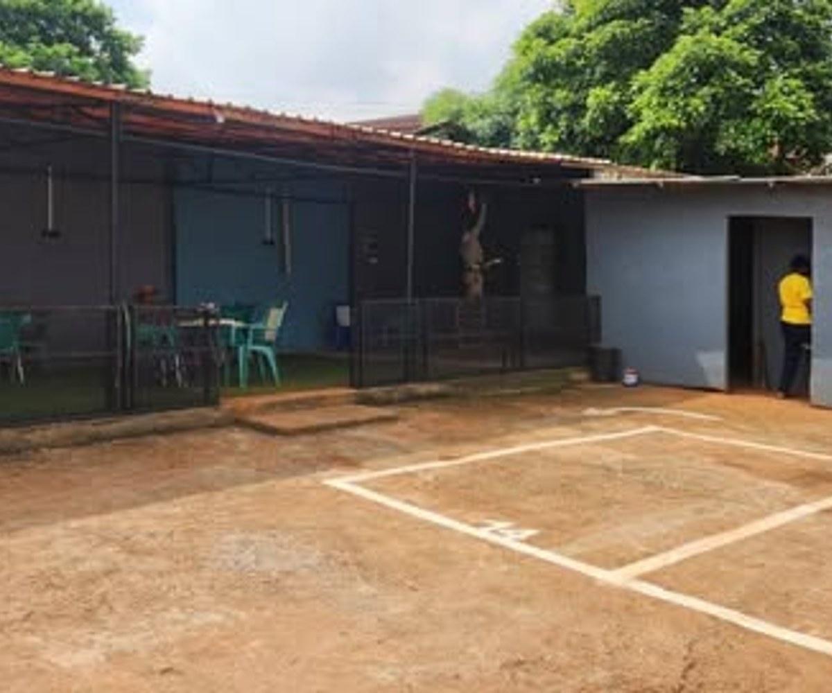 Espace commercial à louer à Yaoundé Fourgerol