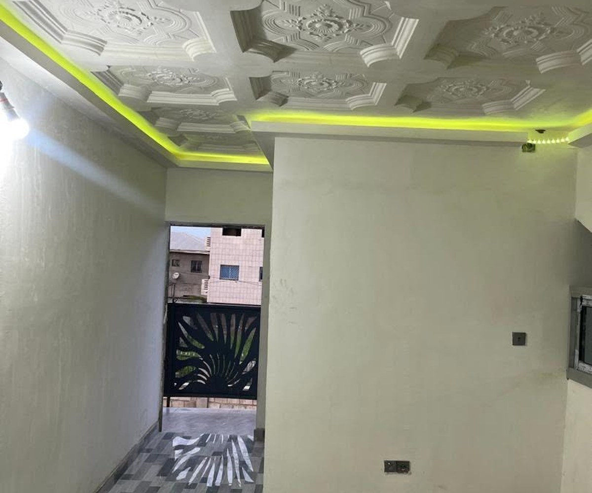 Studio moderne à louer à Bangue, Douala