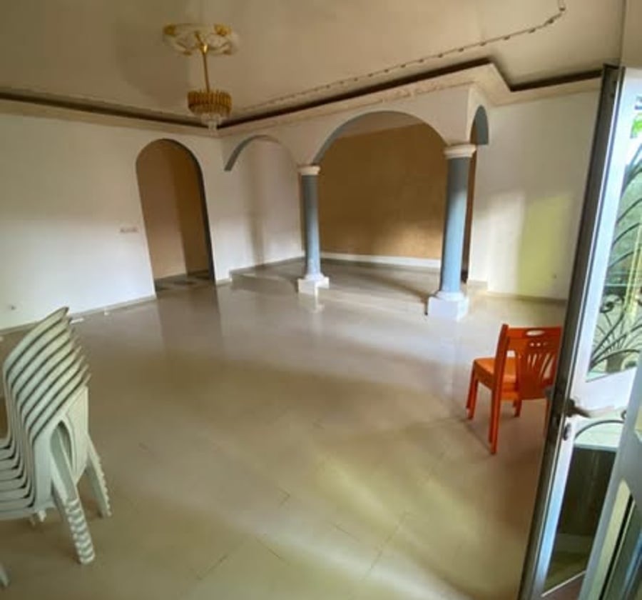 Maison individuelle moderne à louer - Odza, Auberge Bleue - 200 000 FCFA/mois