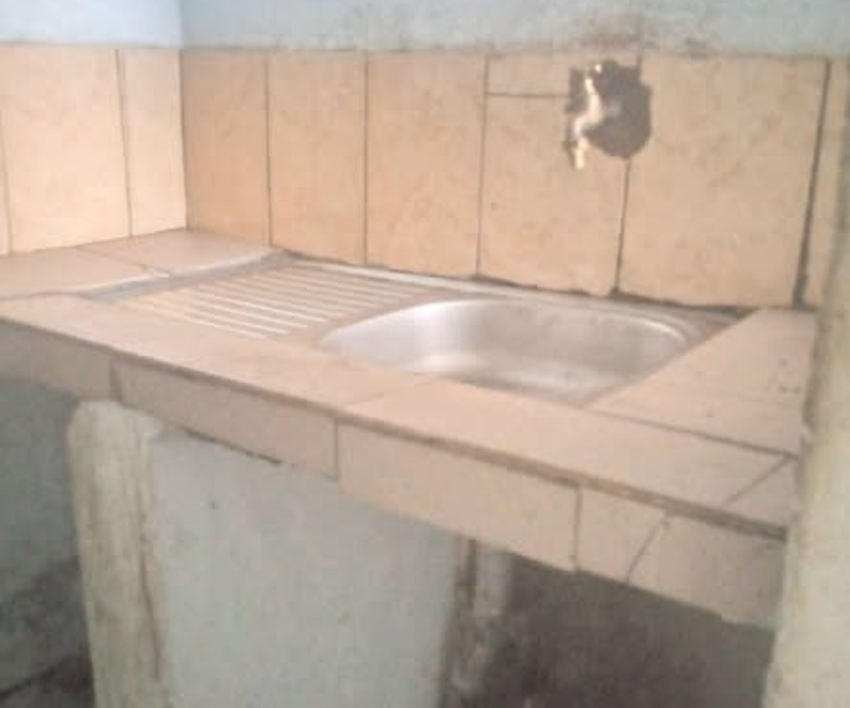 Chambre Moderne 3 Pièces à Louer à Étoug-Ébé