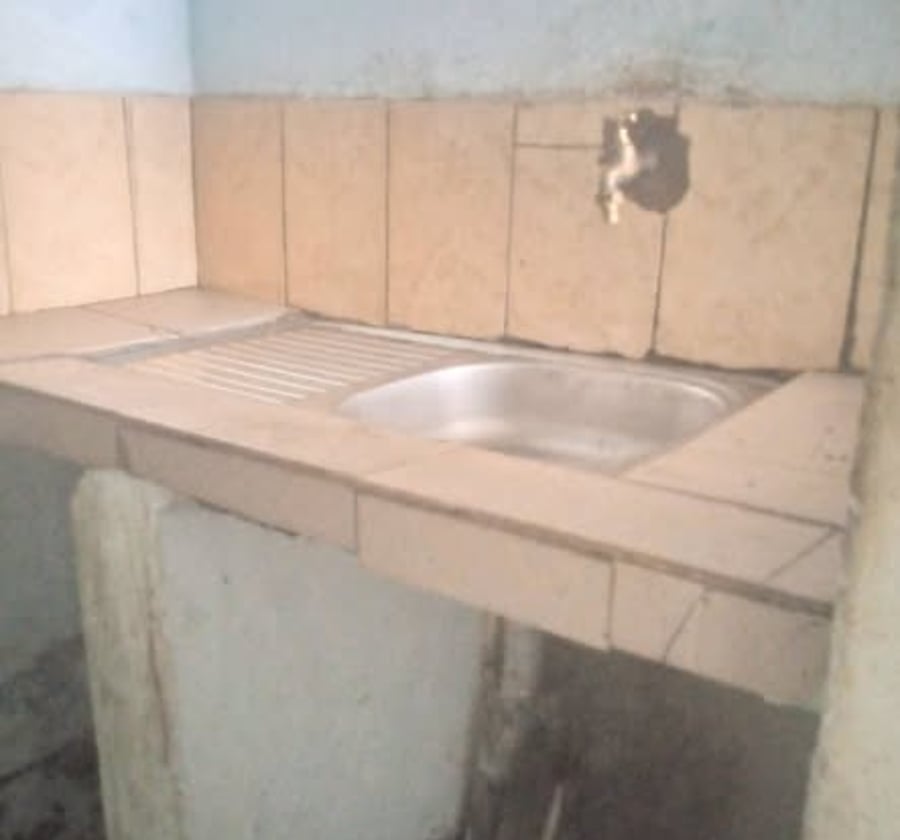 Chambre Moderne 3 Pièces à Louer à Étoug-Ébé
