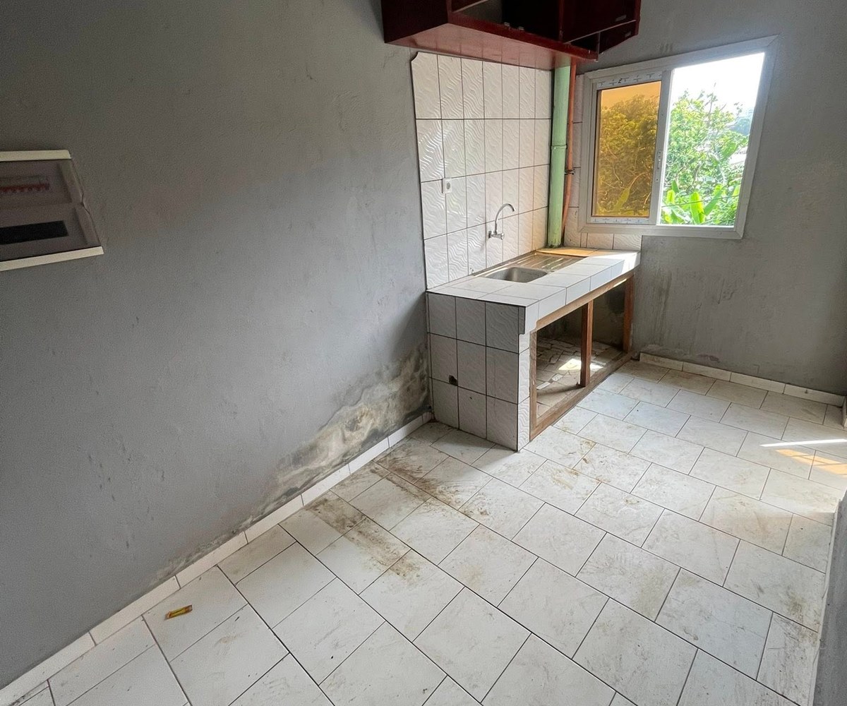 Appartement moderne à Logpom, à l'étage