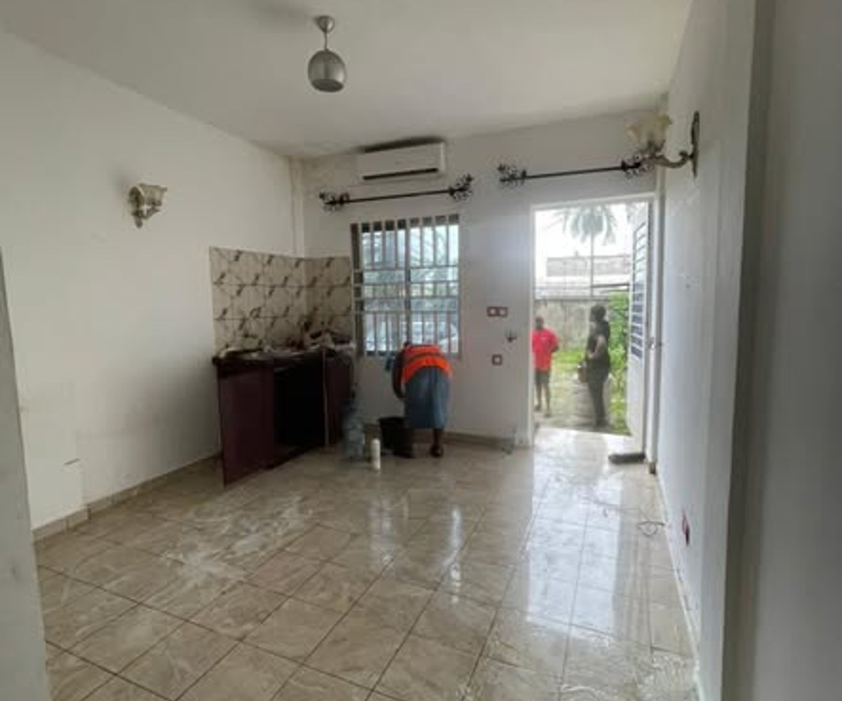 Chambre moderne climatisé à louer à Logbessou