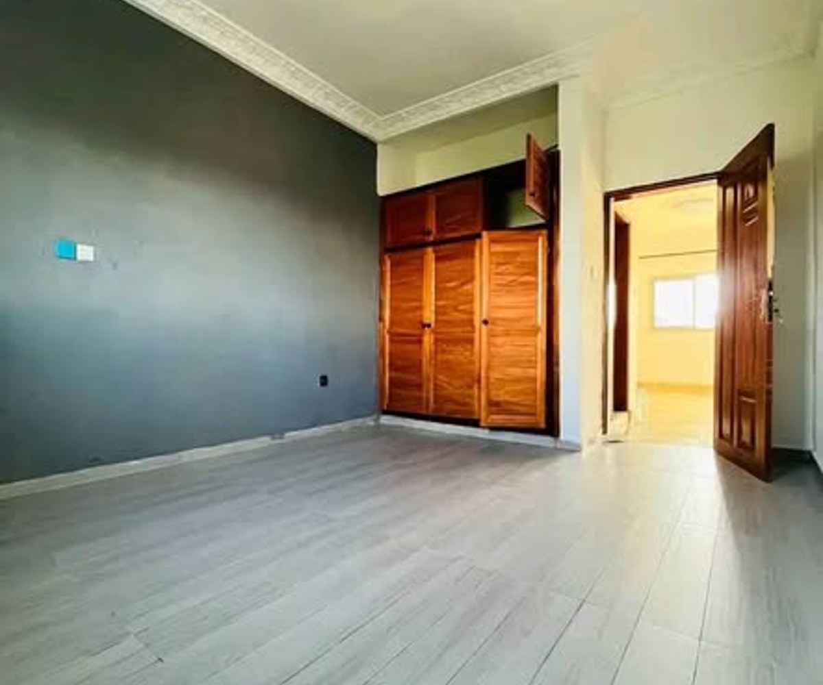 Vaste studio haut standing à Logbessou - 3e étage - 90 000 FCFA/mois