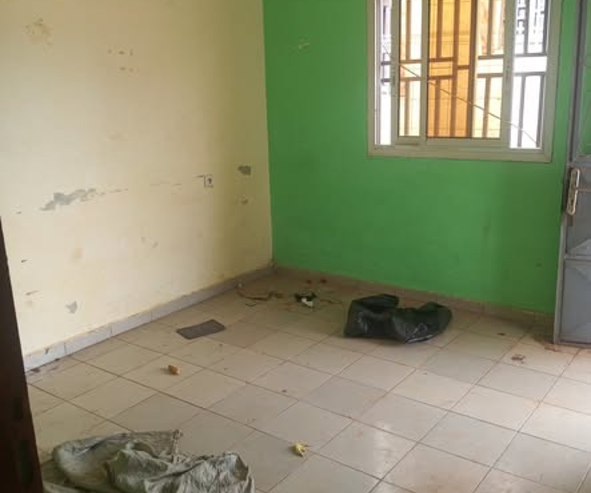 Chambre simple à louer à Tradex Eleveur