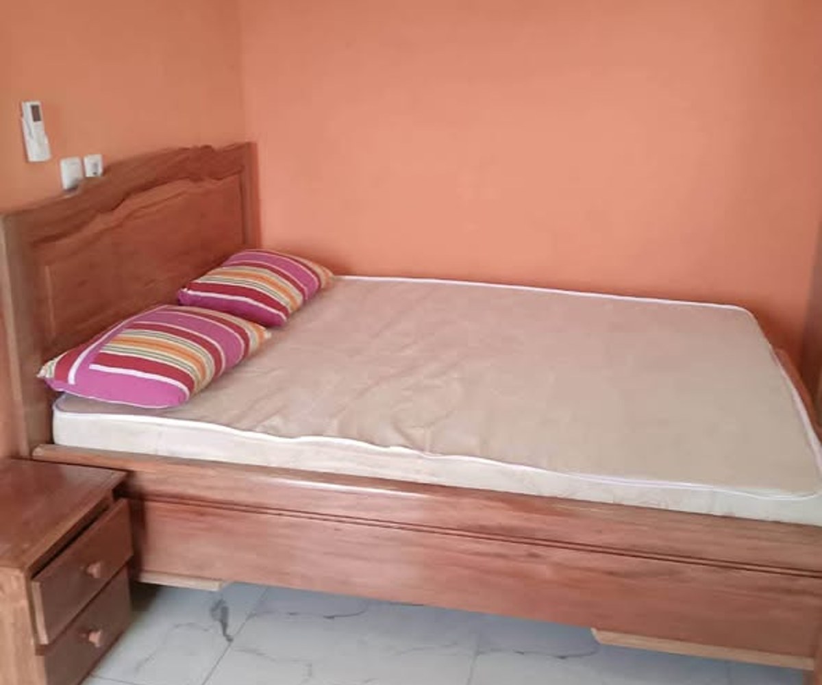 Chambre moderne neuve à louer – Village entrée Carrière, Douala