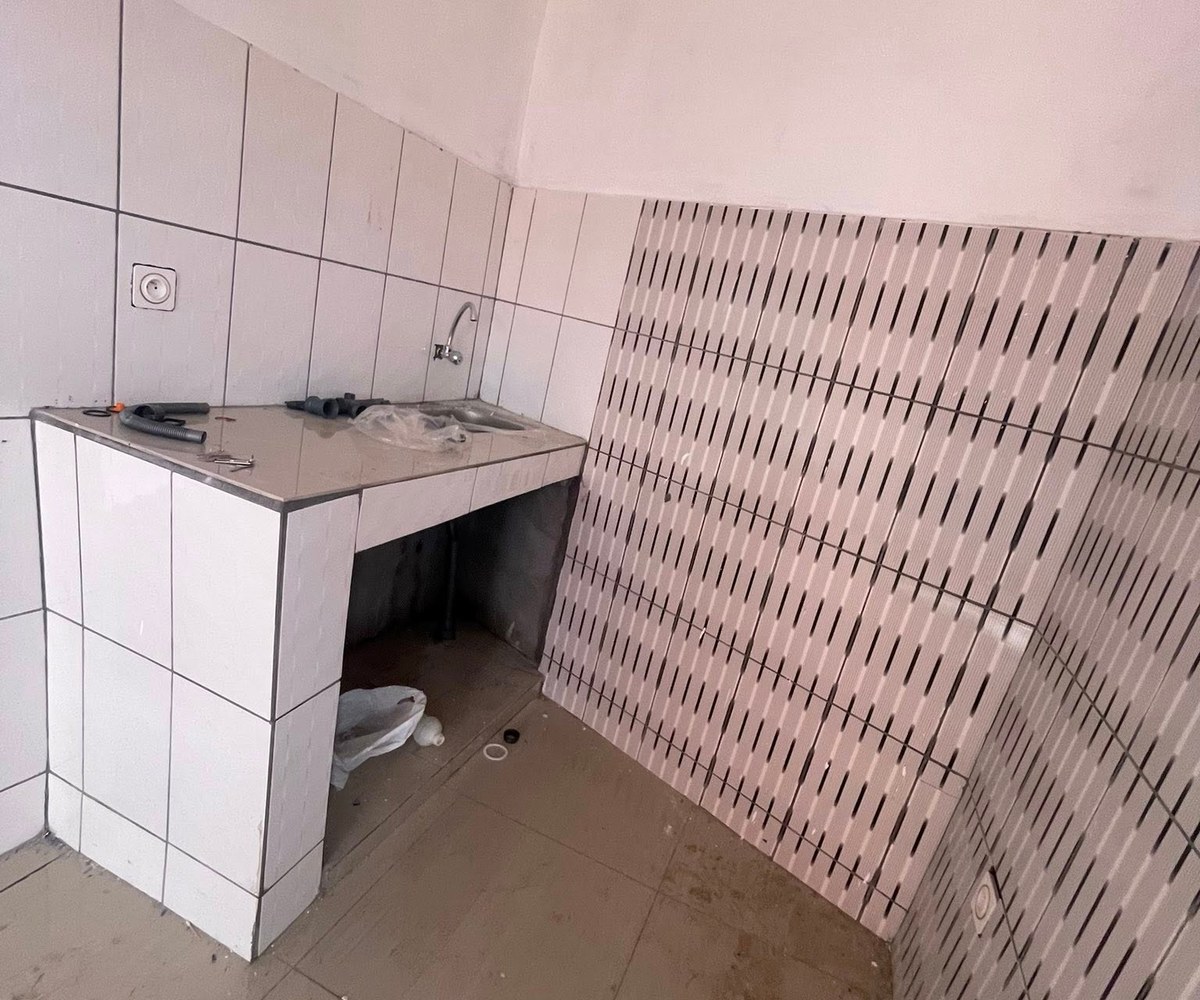 Chambre moderne à louer à Logbessou