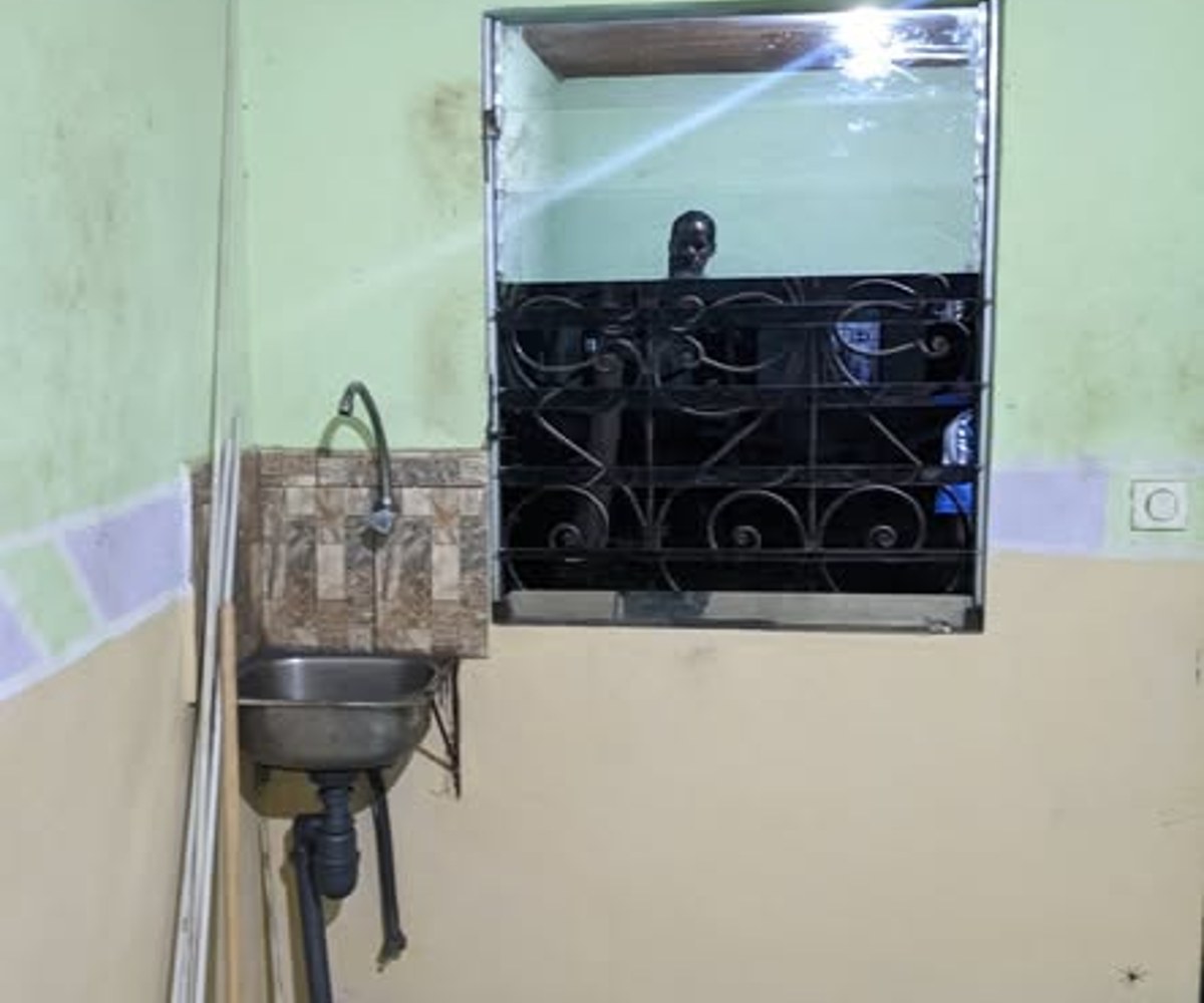 Vaste chambre moderne à louer à Obobogo