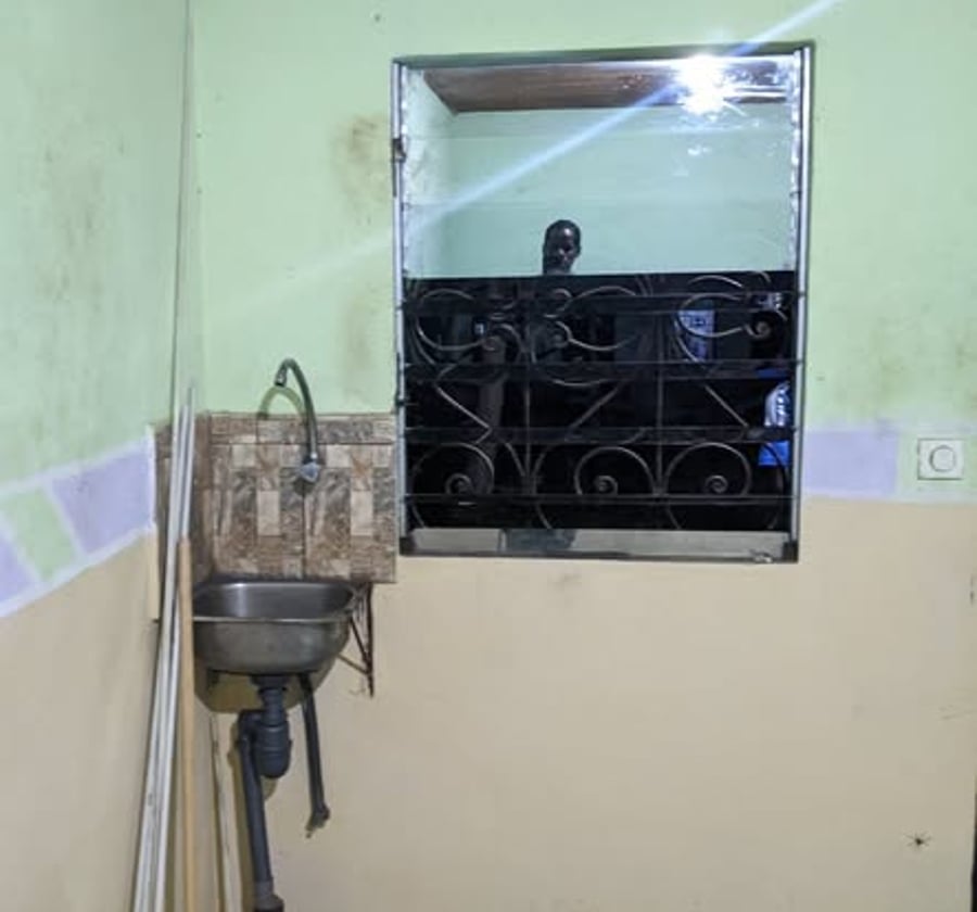Vaste chambre moderne à louer à Obobogo