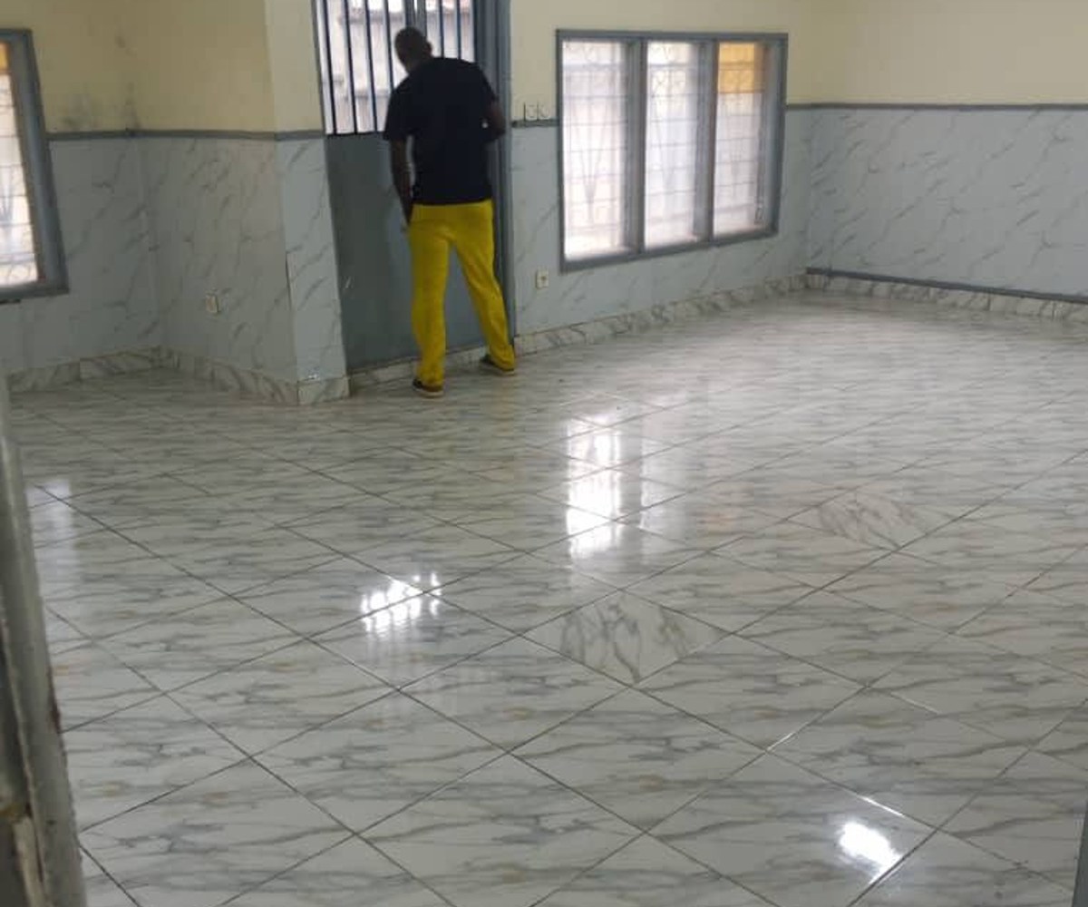 Villa individuelle à Etoug-Ebe - 4 chambres - 200 000 FCFA