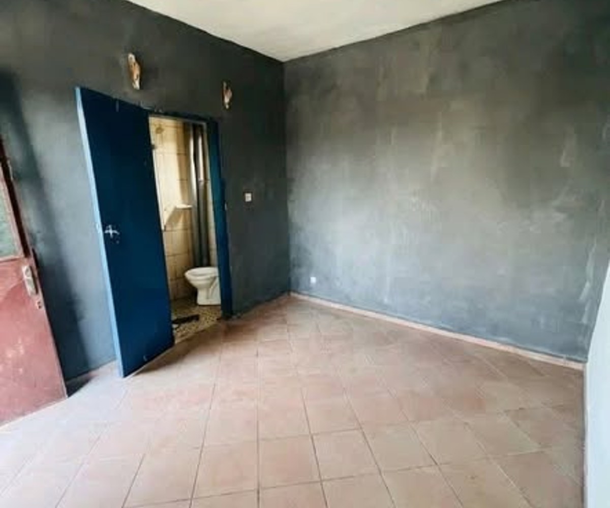 Vaste chambre moderne avec balcon commun - Ange Raphaël, Douala