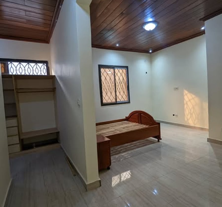 Villa à louer à Odza (Borne 12)