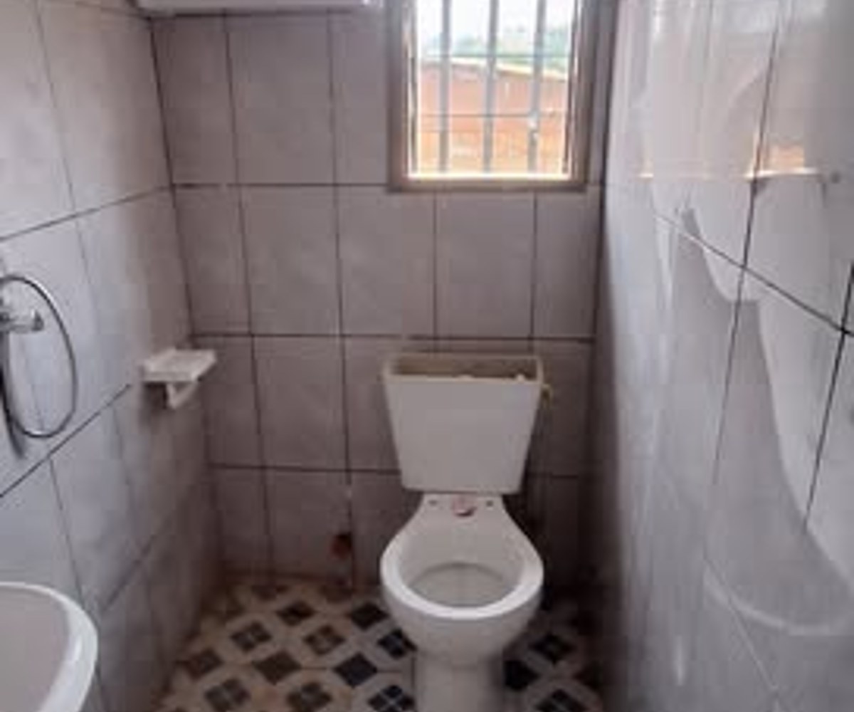 Chambre moderne à louer à Ekoumdoum
