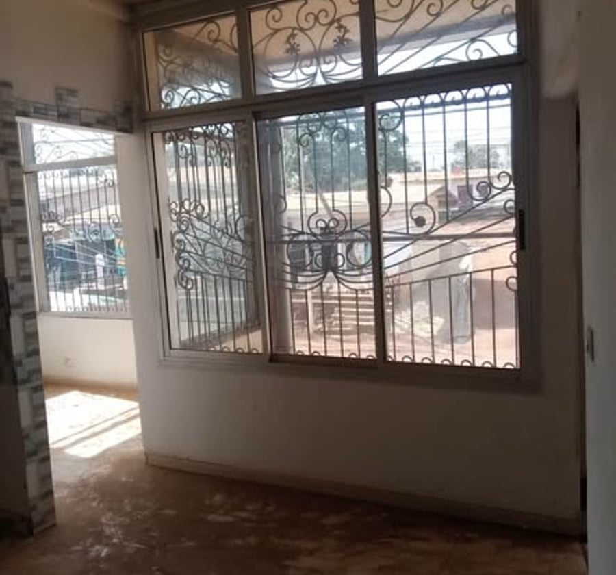 Boutique à louer - Odza, Yaoundé