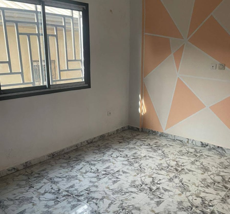 Vaste appartement moderne et studios neufs à Logpom