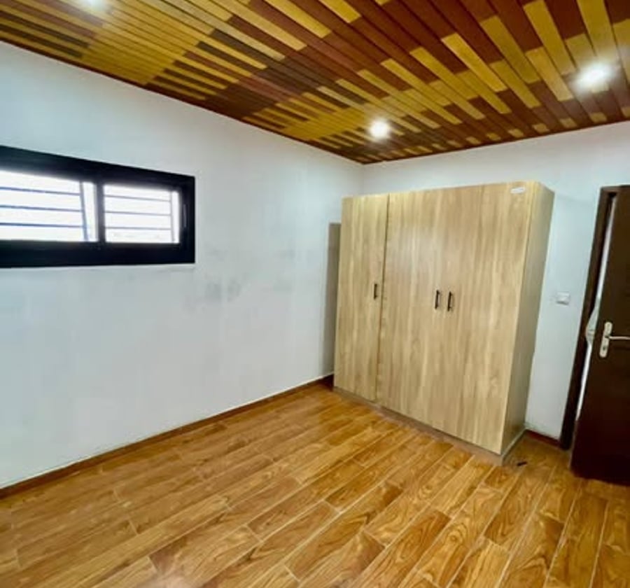 Studio individuel à louer à Odza