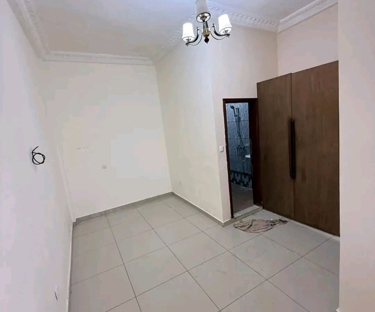 Chambre moderne à Bonamoussadi rond point Maetur - 35 000 XAF/mois