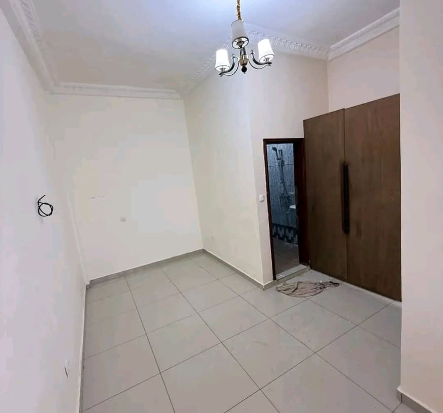 Chambre moderne à Bonamoussadi rond point Maetur - 35 000 XAF/mois