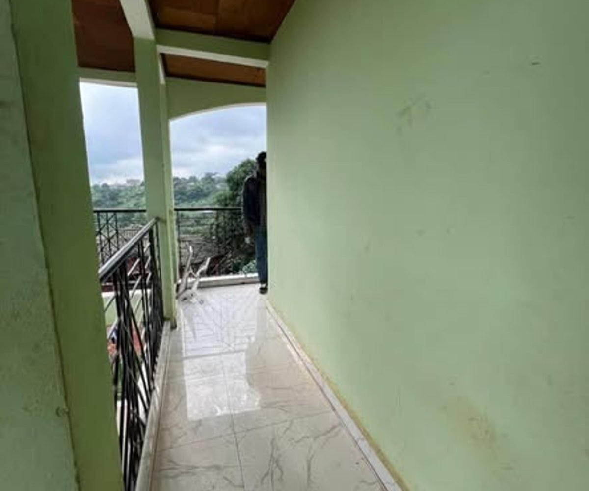 Grand appartement VIP individuel 3 chambres – Nkolfoulou