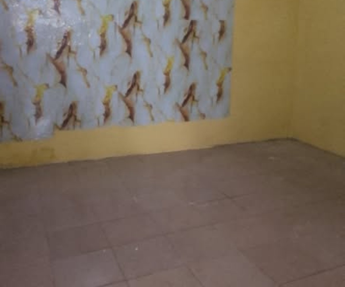Grande chambre moderne à Nsimeyong
