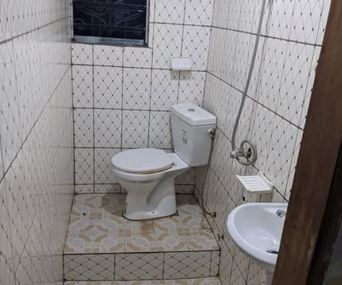 Vaste chambre moderne à louer à Obobogo