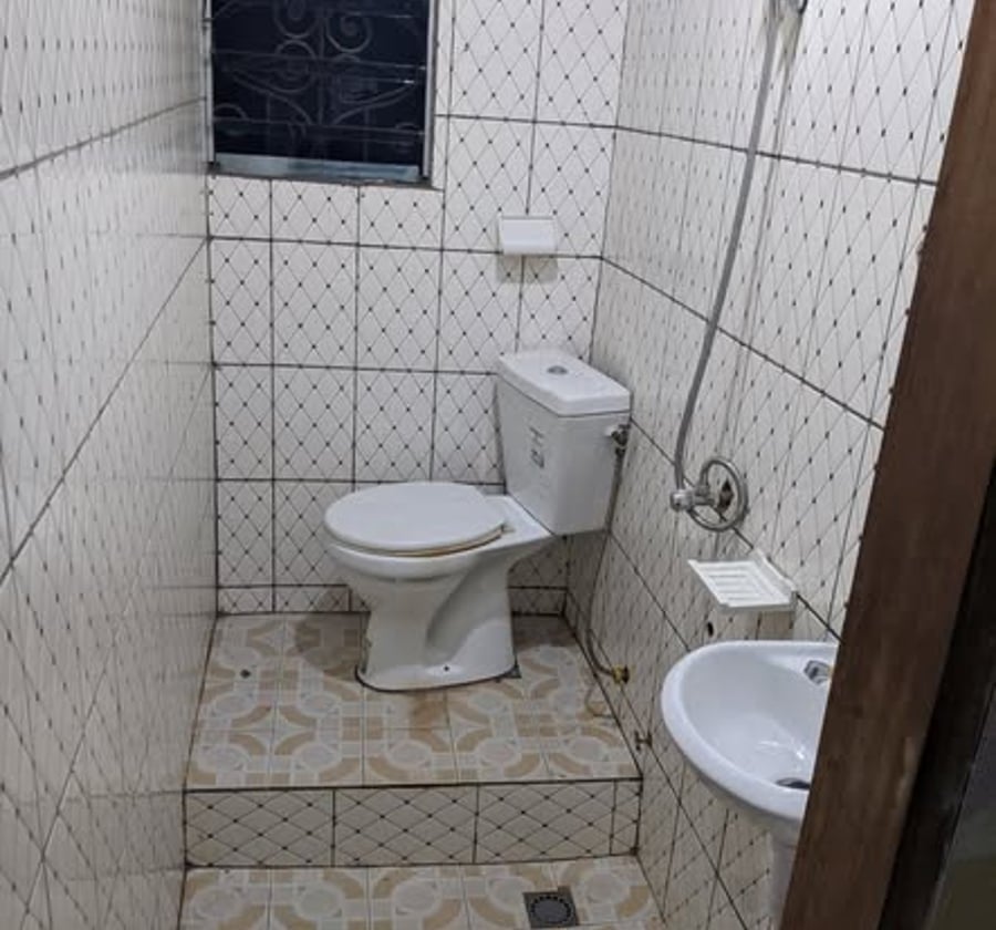 Vaste chambre moderne à louer à Obobogo