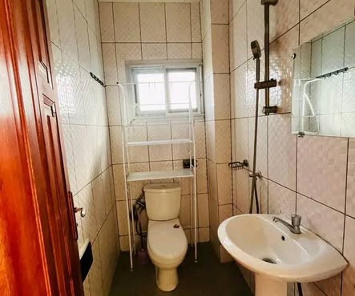 Vaste studio haut standing à Logbessou - 3e étage - 90 000 FCFA/mois