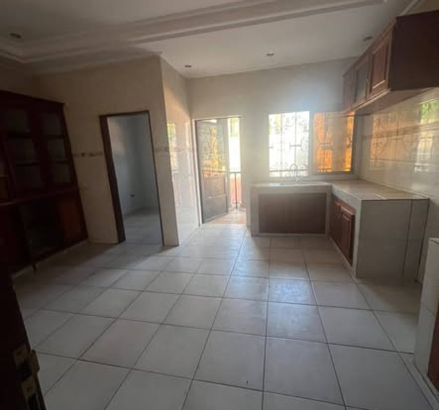 Appartement à louer – Mbankolo, 3 chambres climatisées