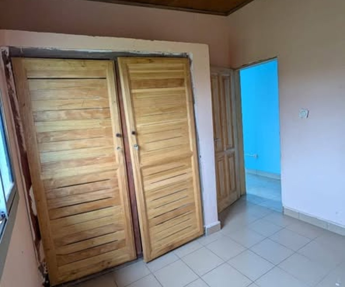 Studio moderne à louer à Odza