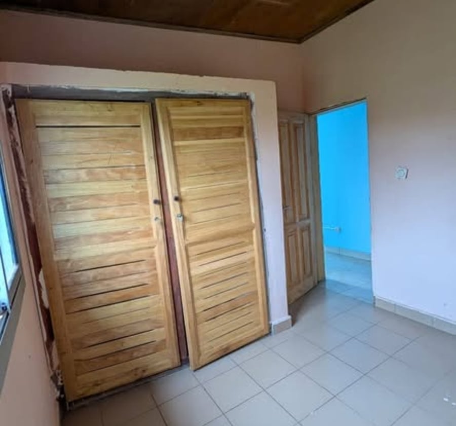 Studio moderne à louer à Odza