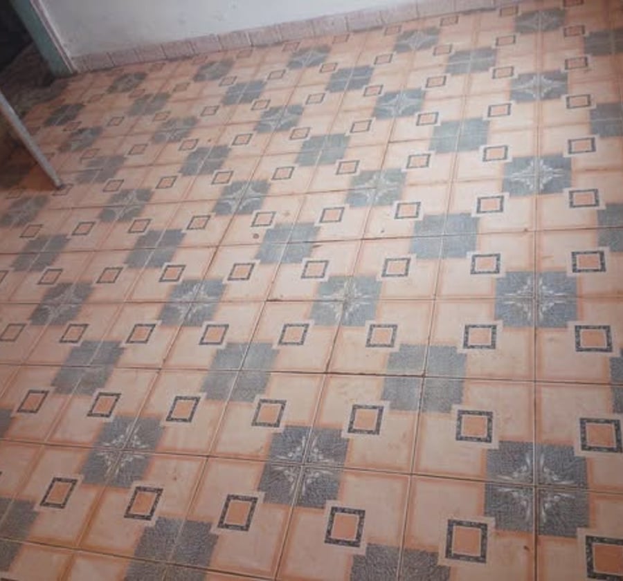 Grand studio simple à Mimboman Château