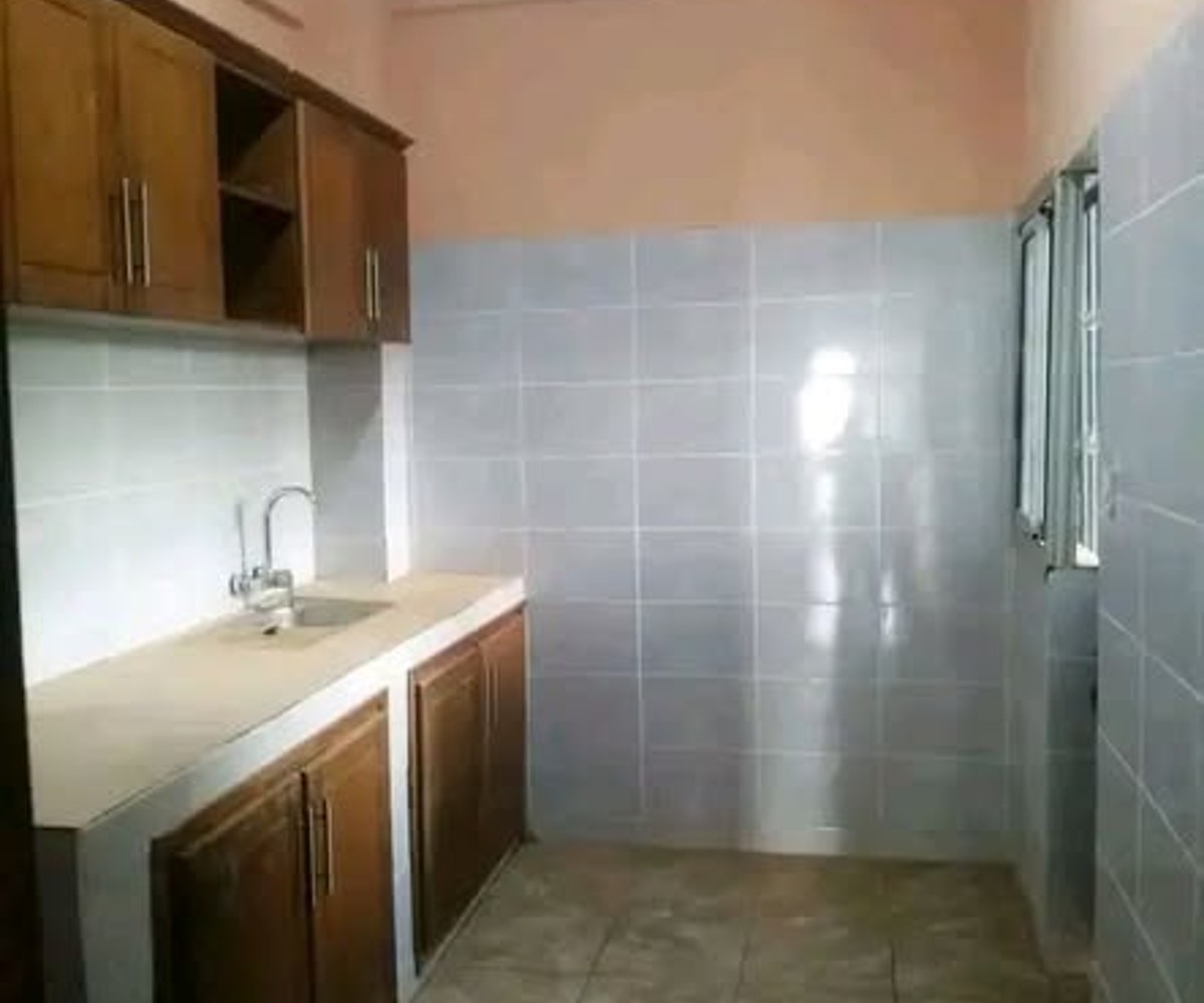 Chambre moderne à louer à Odza Petit Marché