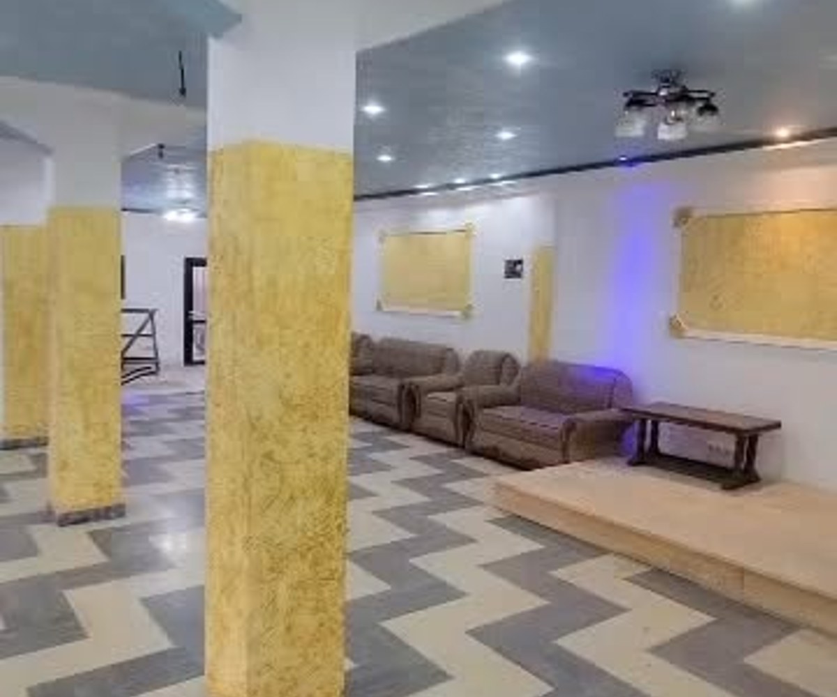 Vaste boutique à louer – Makepe Saker