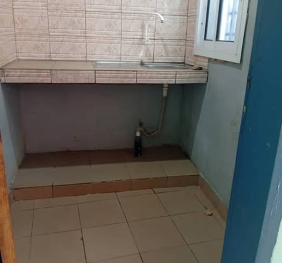 Studio moderne au PK12 Douala