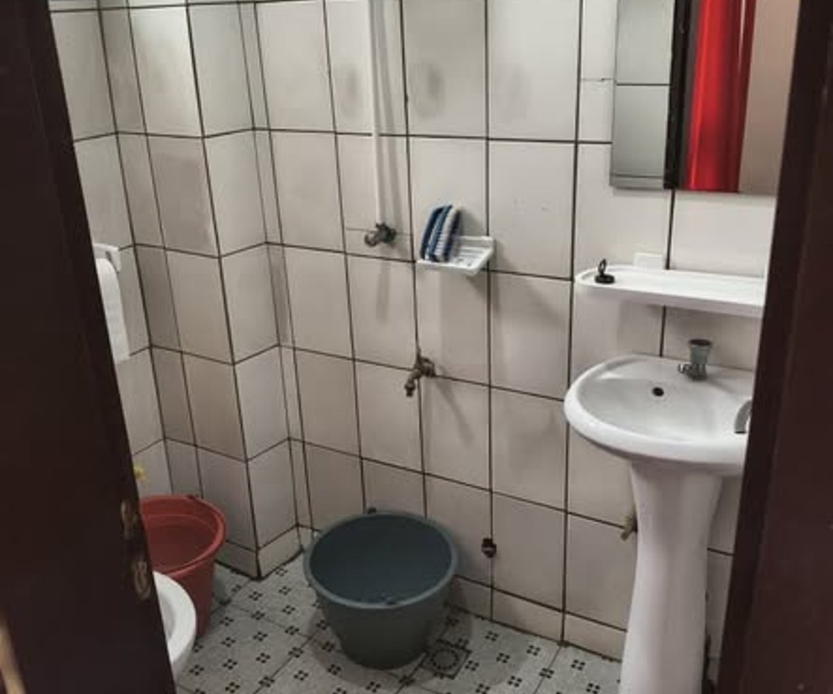 Chambre meublée à Ndogbong, Douala – 10 000 F/nuit