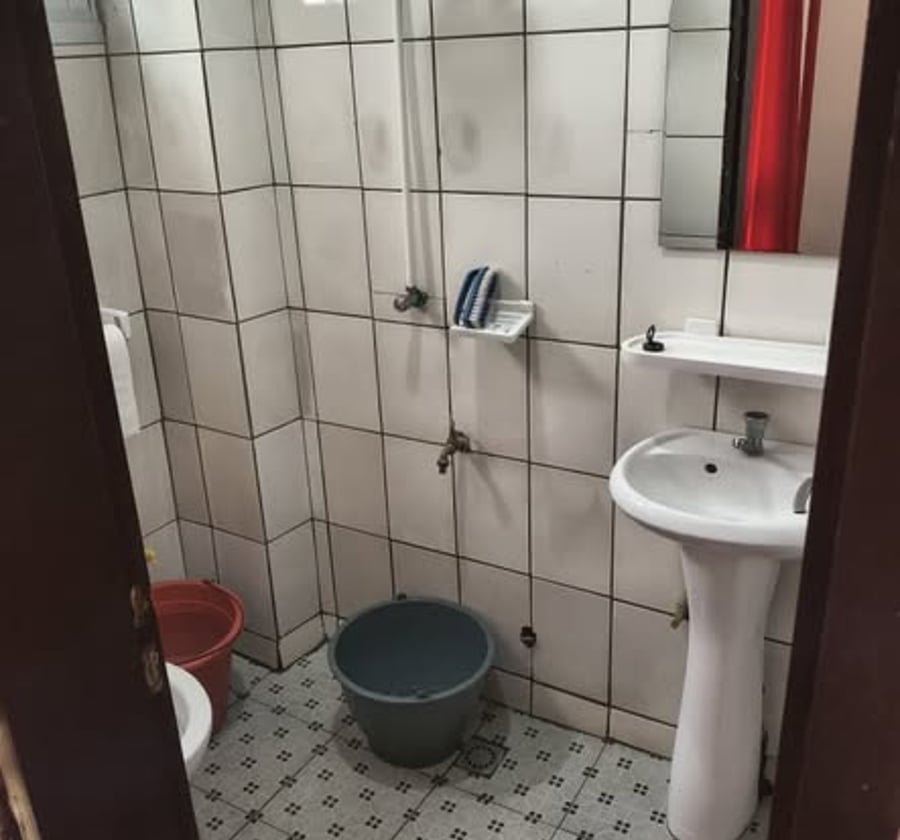 Chambre meublée à Ndogbong, Douala – 10 000 F/nuit