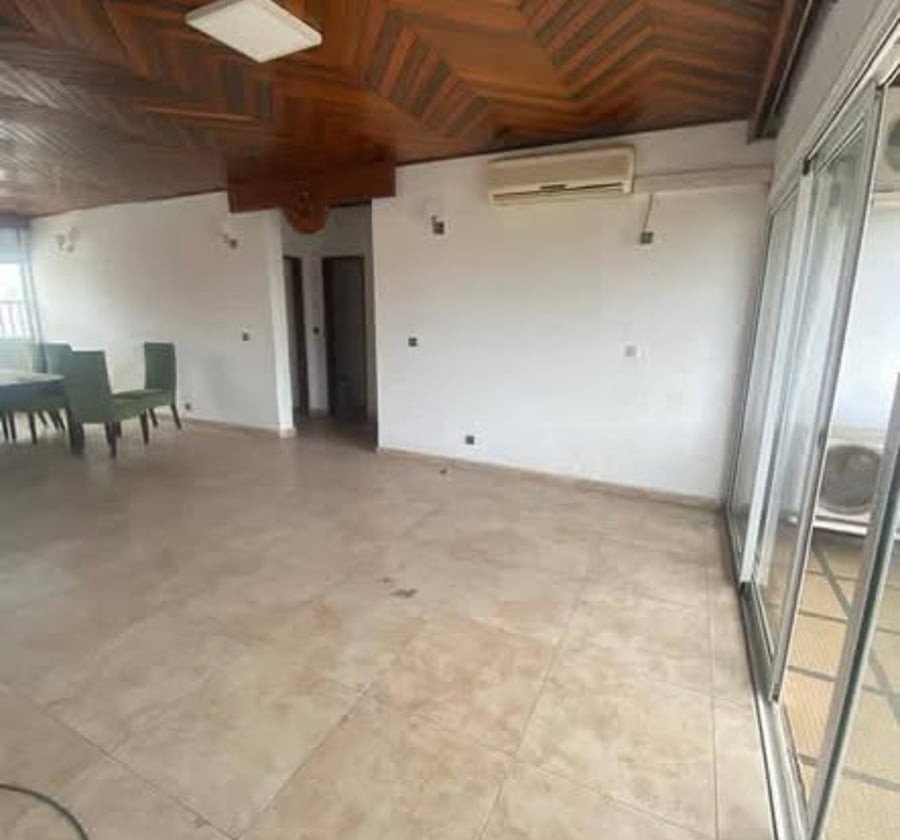 Appartement 3 chambres à louer - Bonapriso, Douala