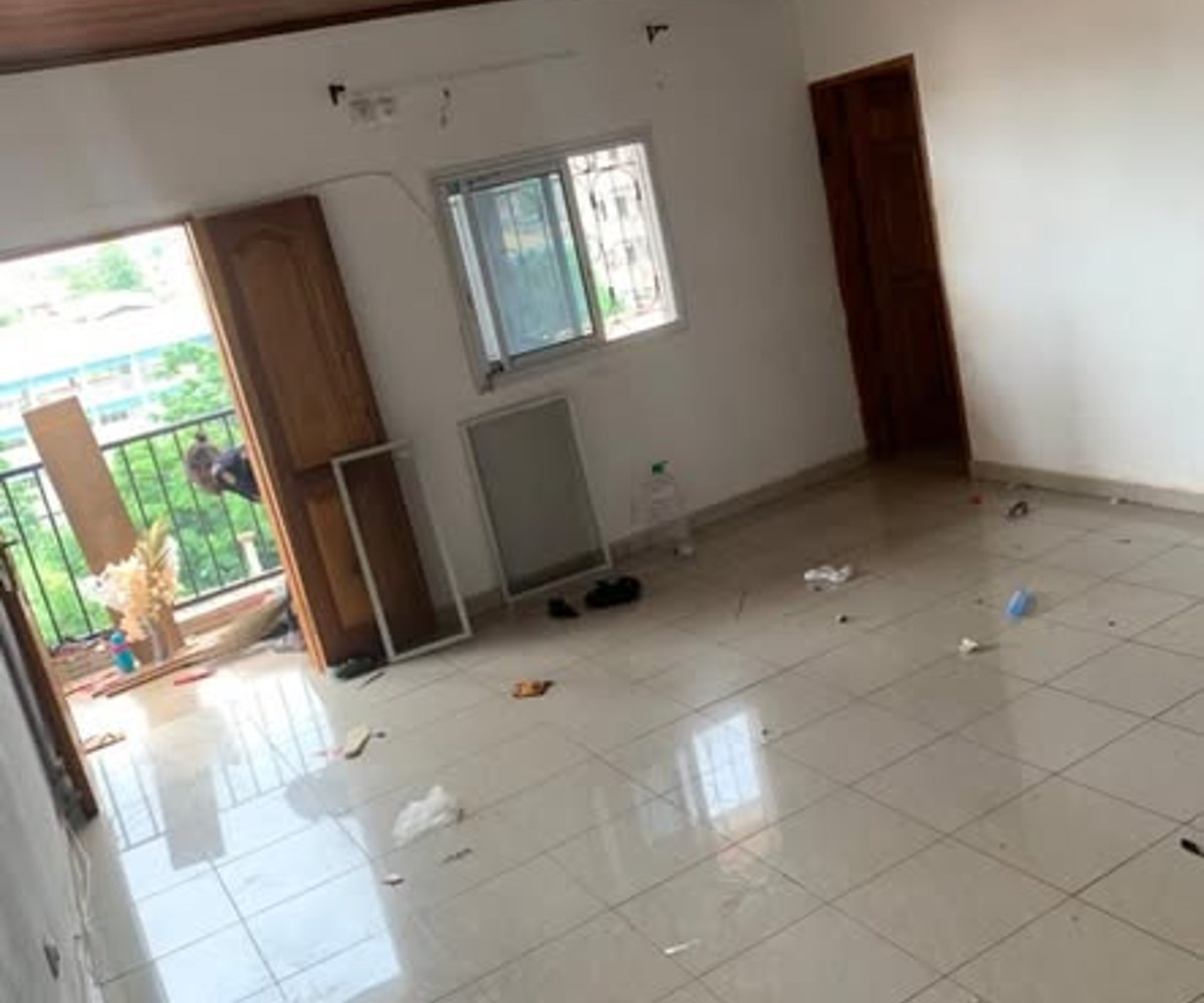 Appartement 3 chambres à Biteng