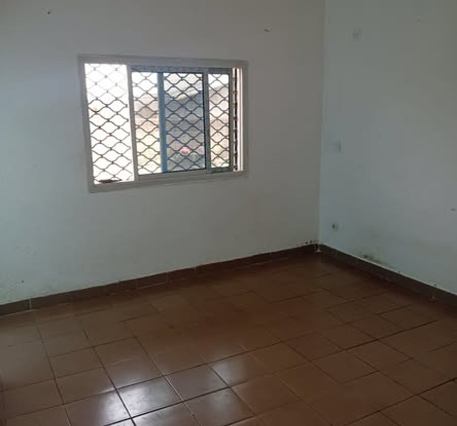 Studio à louer au PK12, Douala