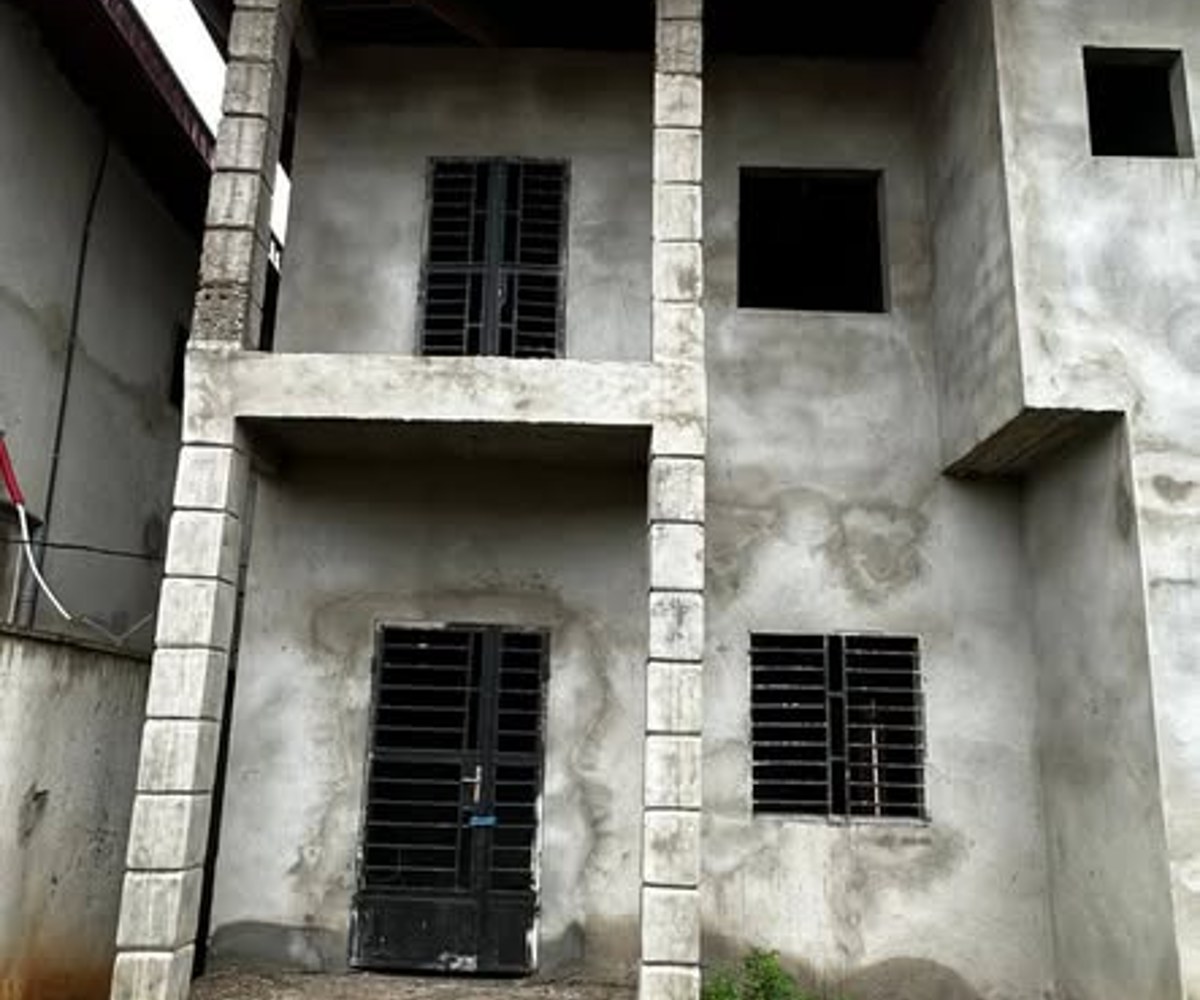 Duplex à vendre à Nyom, Yaoundé – 5 chambres, 300 m²