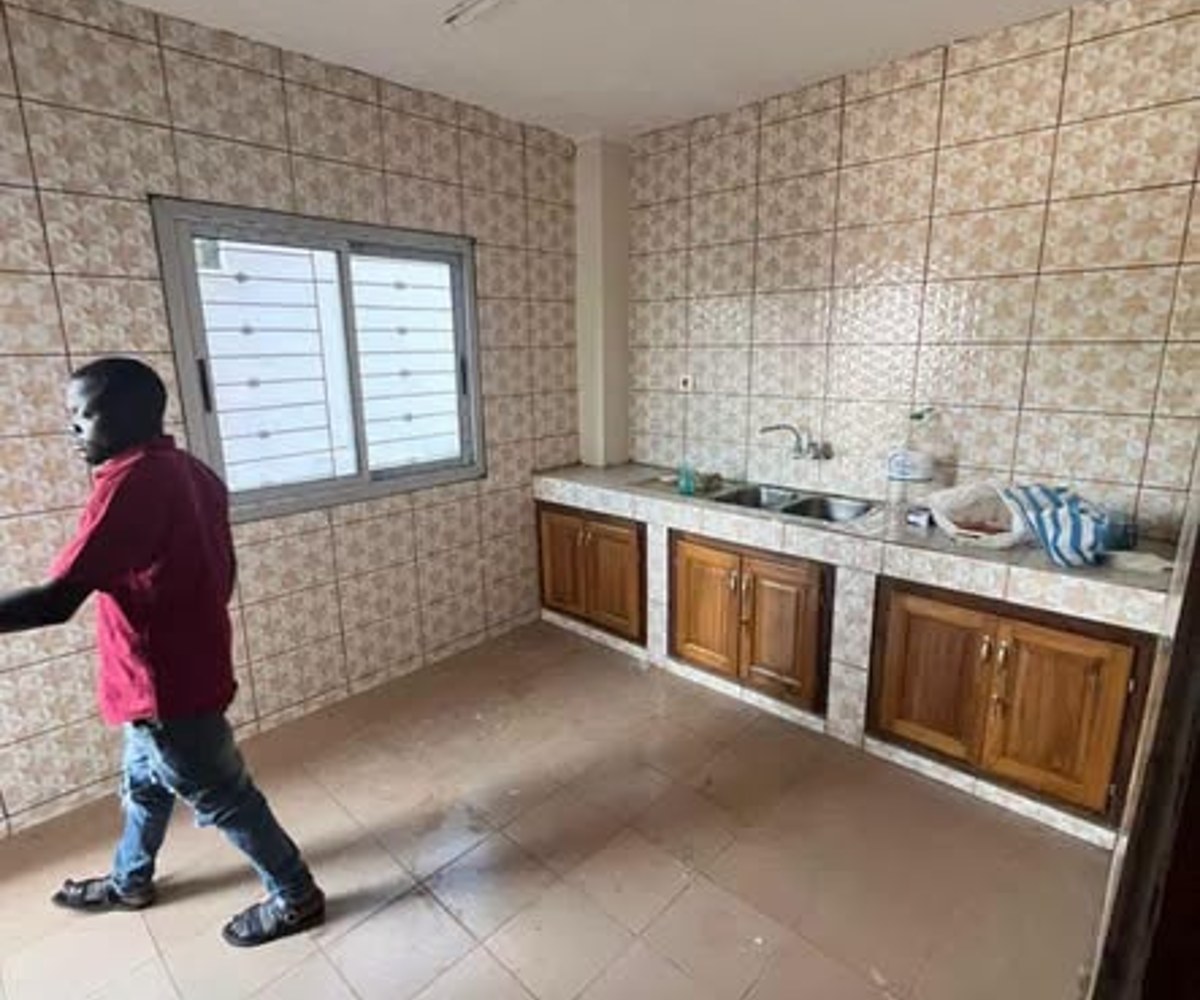 Appartement 2 chambres à louer à Fourgerol, Yaoundé