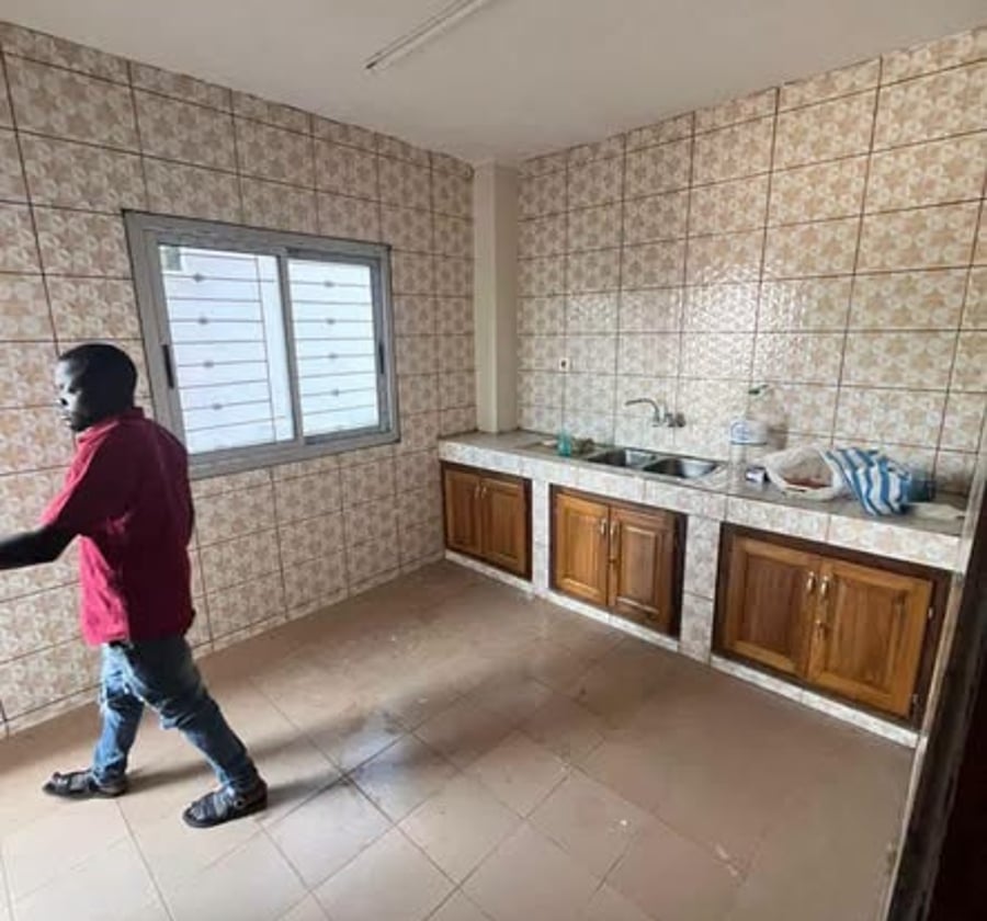 Appartement 2 chambres à louer à Fourgerol, Yaoundé