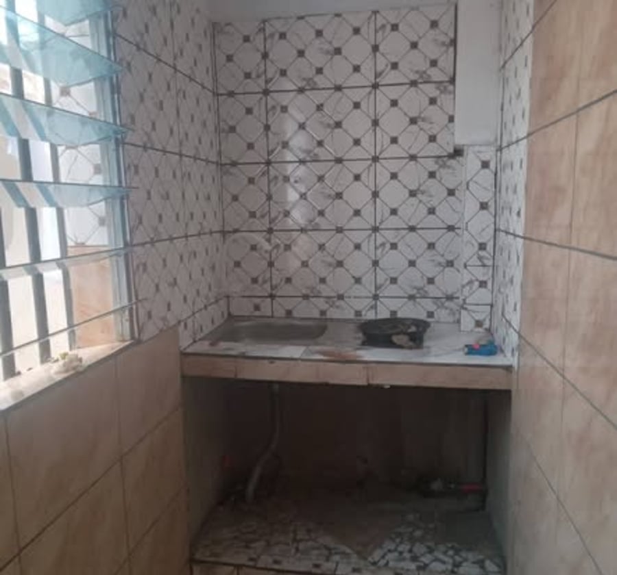 Chambre moderne à louer à Biyem-Assi